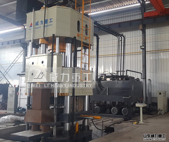 2000噸油壓機客戶加工現(xiàn)場